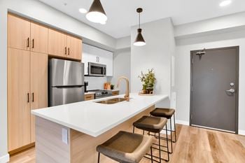 High-gloss cabinets